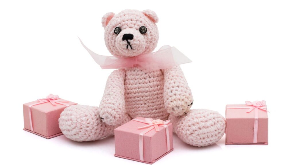 Amigurumi de ursinho transforma fios em um presente cheio de afeto