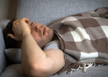 Despertar com falta de ar pode estar ligado a risco cardíaco grave