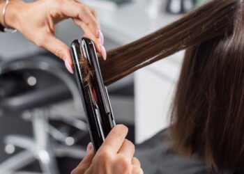 Dermatologistas revelam truque com vinagre de maçã para alisar o cabelo