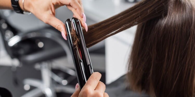 Dermatologistas revelam truque com vinagre de maçã para alisar o cabelo