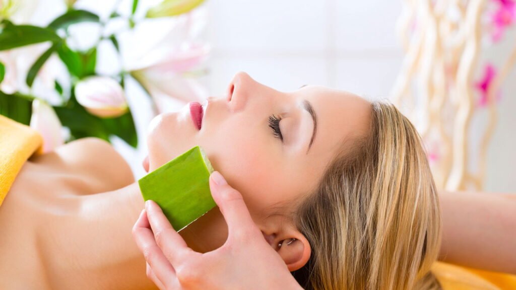 Como usar babosa no rosto para estimular colágeno de forma natural