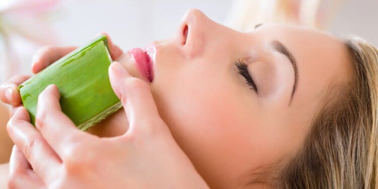 3 formas simples de usar babosa para melhorar a saúde da sua pele