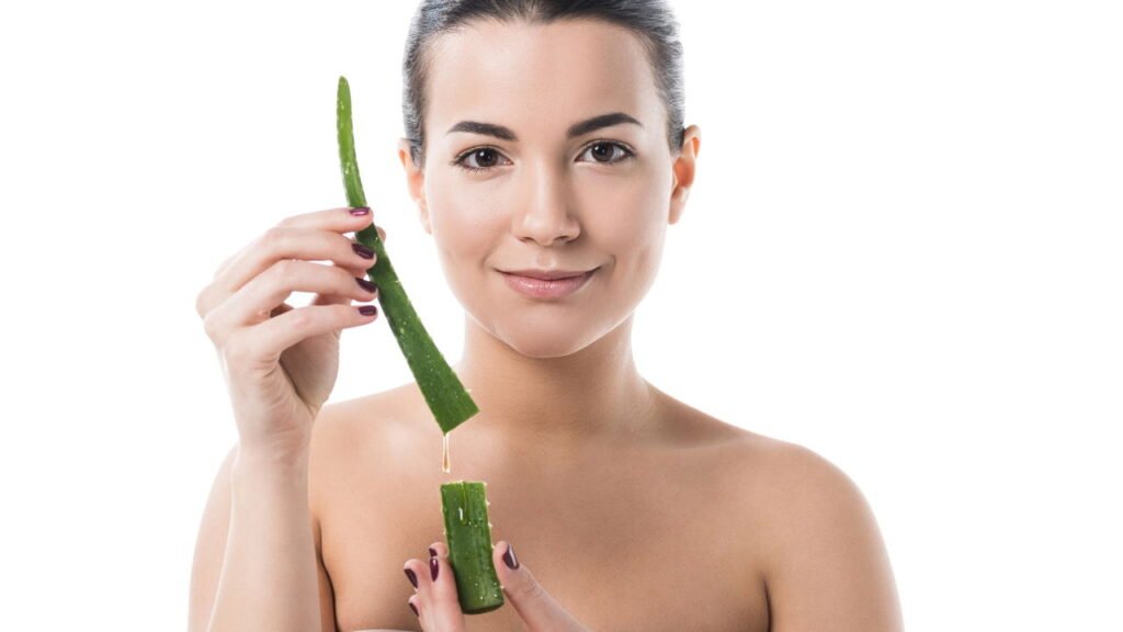 3 formas simples de usar babosa para melhorar a saúde da sua pele