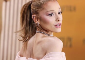 Truques para fazer o rabo de cavalo elegante de Ariana Grande em casa