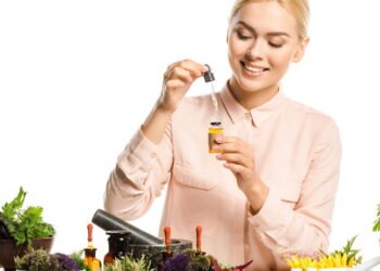 Aromaterapia com alecrim melhora memória e espanta o cansaço