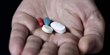 Os riscos reais da automedicação e como evitá-los com atitudes simples