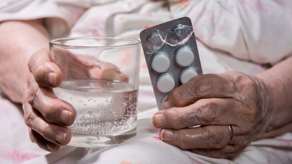 Problemas para dormir e automedicamento após os 50 preocupa especialistas