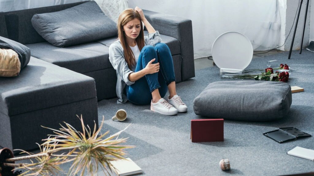 A psicologia explica como a bagunça em casa pesa na mente e gera estresse