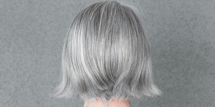 O segredo do vinagre de maçã nos cabelos brancos que ninguém te contou