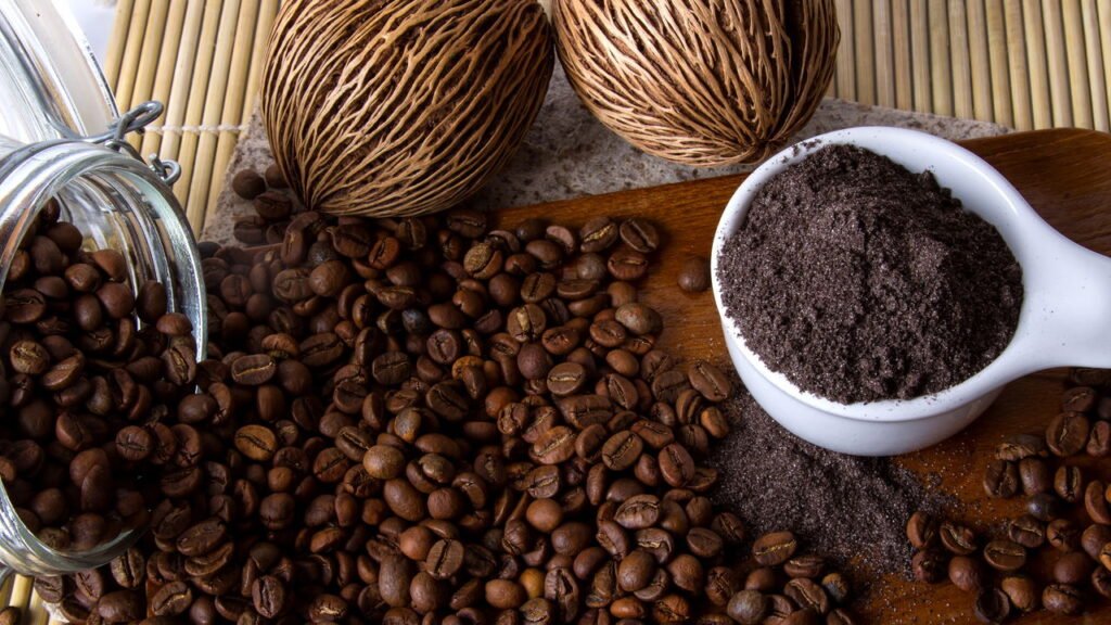 Como usar café no cabelo e turbinar o crescimento dos fios