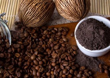 Como usar café no cabelo e turbinar o crescimento dos fios