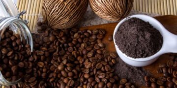 Como usar café no cabelo e turbinar o crescimento dos fios