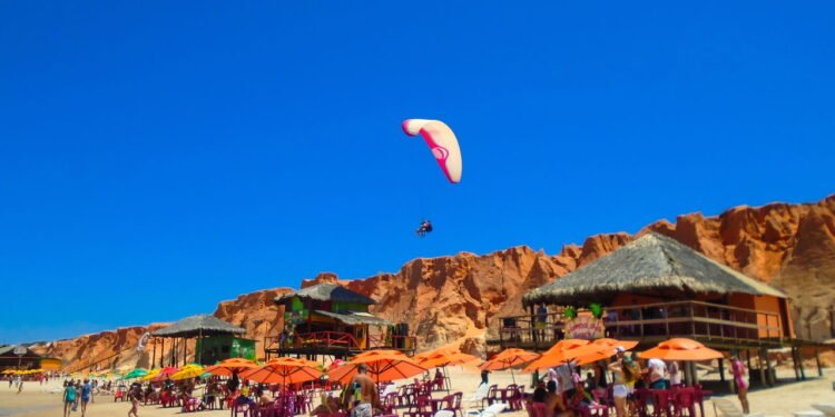 Canoa Quebrada é cheia de atrativos turísticos - Créditos: depositphotos.com / ammonite
