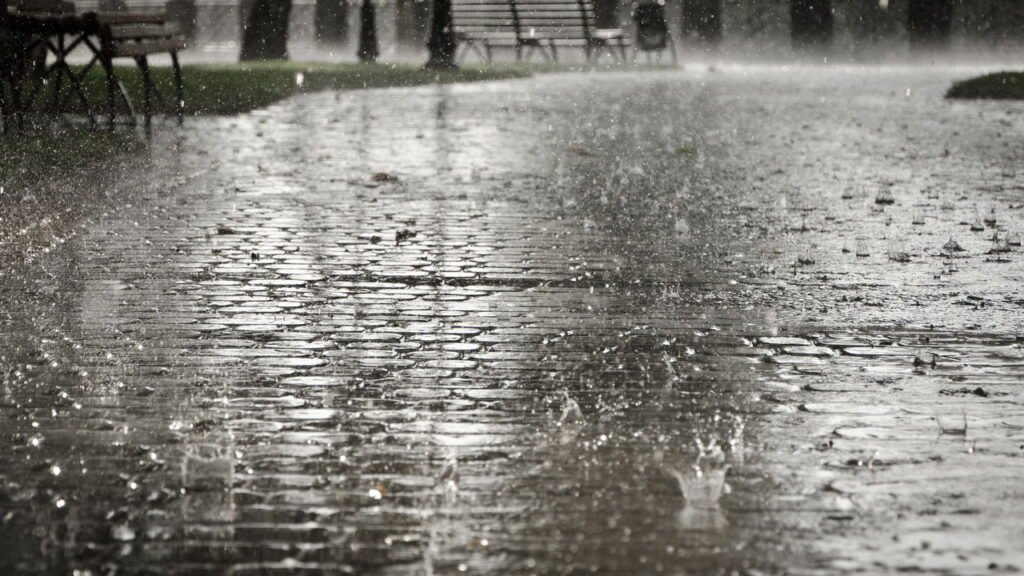 Previsão de chuvas intensas em outubro deixa esses estados em alerta