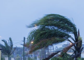 Ciclone avança com ventos acima de 80 km/h ameaça cidades brasileiras