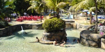 Essa cidade tem clima quente, custo de vida baixo e águas termais naturais