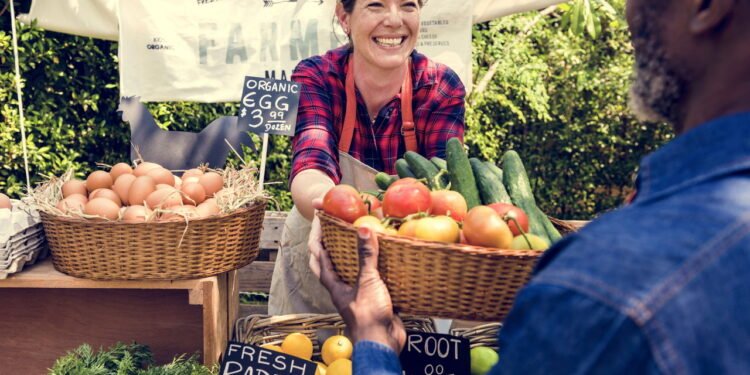 Economize no mercado com essas frutas e verduras da estação