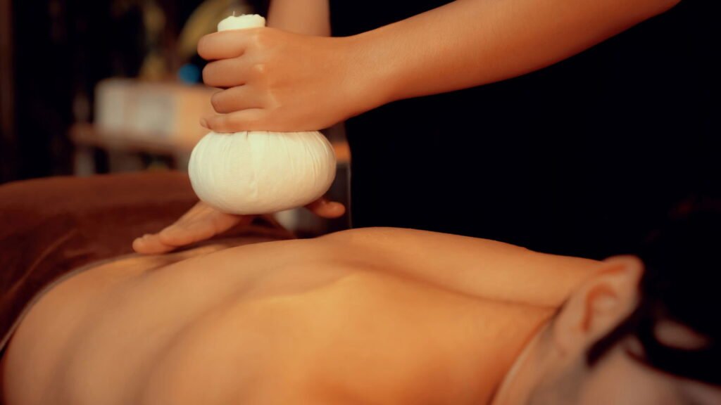 A melhor compressa caseira para dor muscular é com chá de gengibre