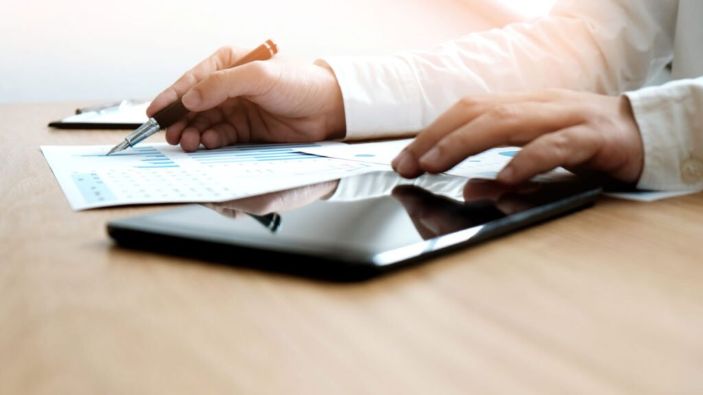 A importância de utilizar apps de controle financeiro para economizar