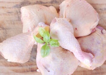 Vários produtos de frango foram recolhidos devido à possível presença de listeria