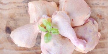 Vários produtos de frango foram recolhidos devido à possível presença de listeria