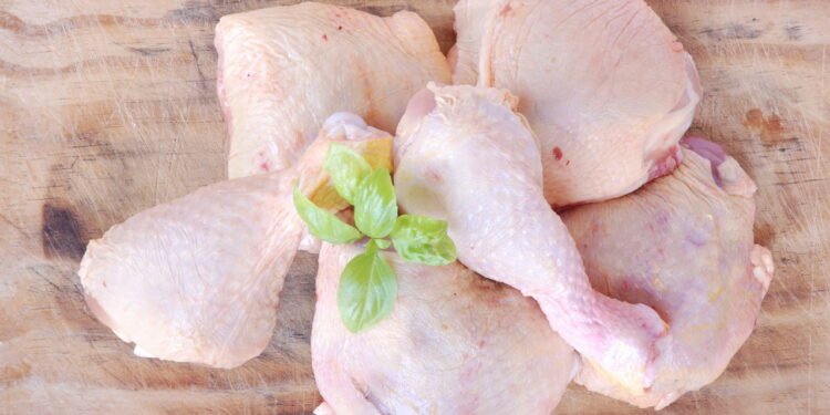 Frango com risco de contaminação - Créditos: depositphotos.com / AnkevanWyk