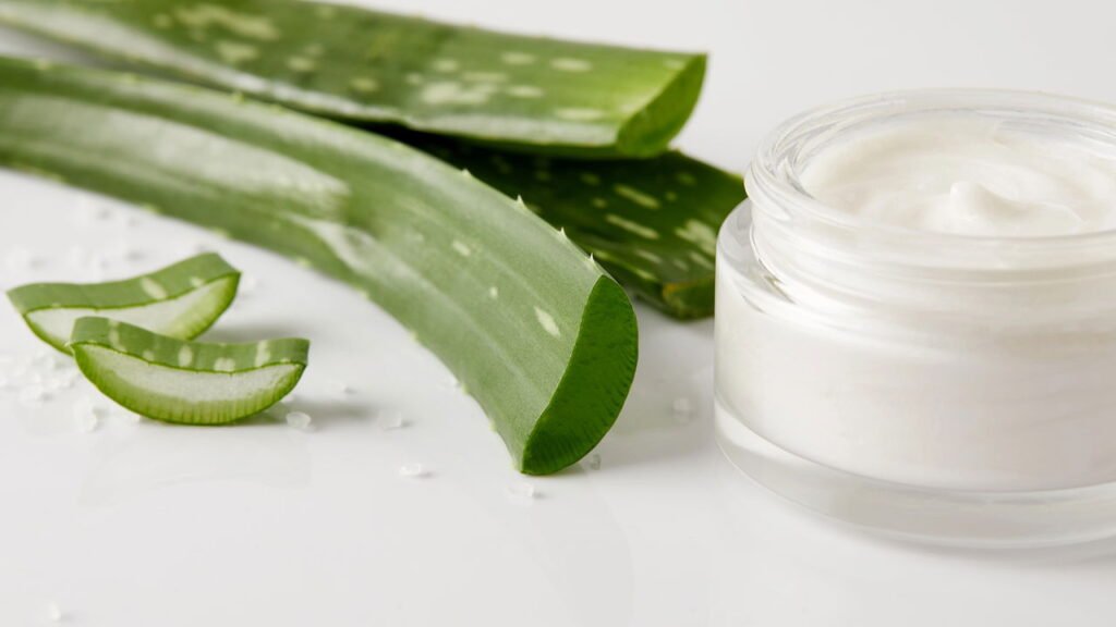 Essa receita com babosa está fazendo mulheres largarem os cosméticos caros