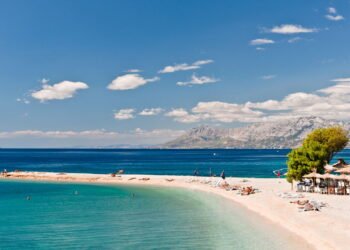 Os idosos descobriram férias baratas à beira-mar com paz e preços muito baixos