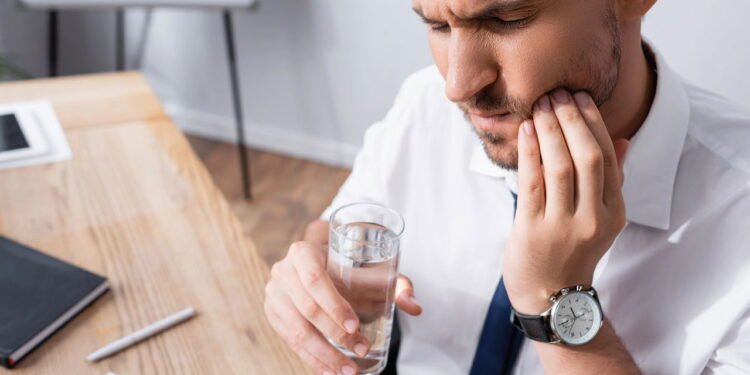 Dor no Céu da Boca - Créditos: depositphotos.com / HayDmitriy