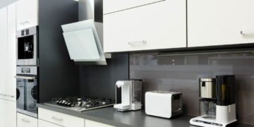 Dispositivos que você nunca deve deixar ligados quando está viajando para não correr riscos em casa