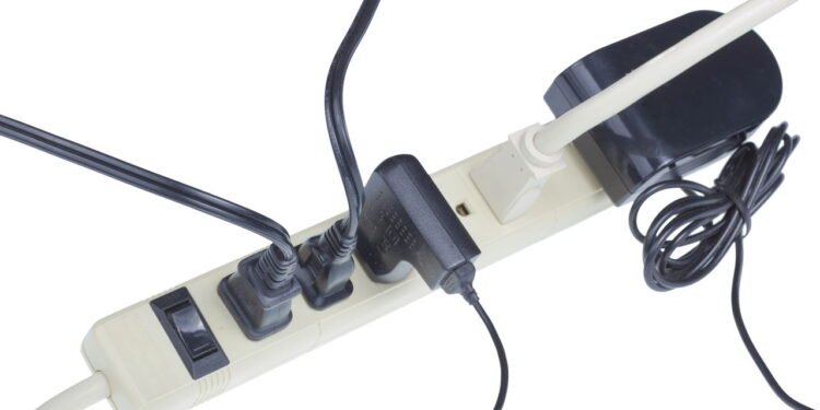 Os aparelhos elétricos que você não deveria conectar a um cabo de extensão