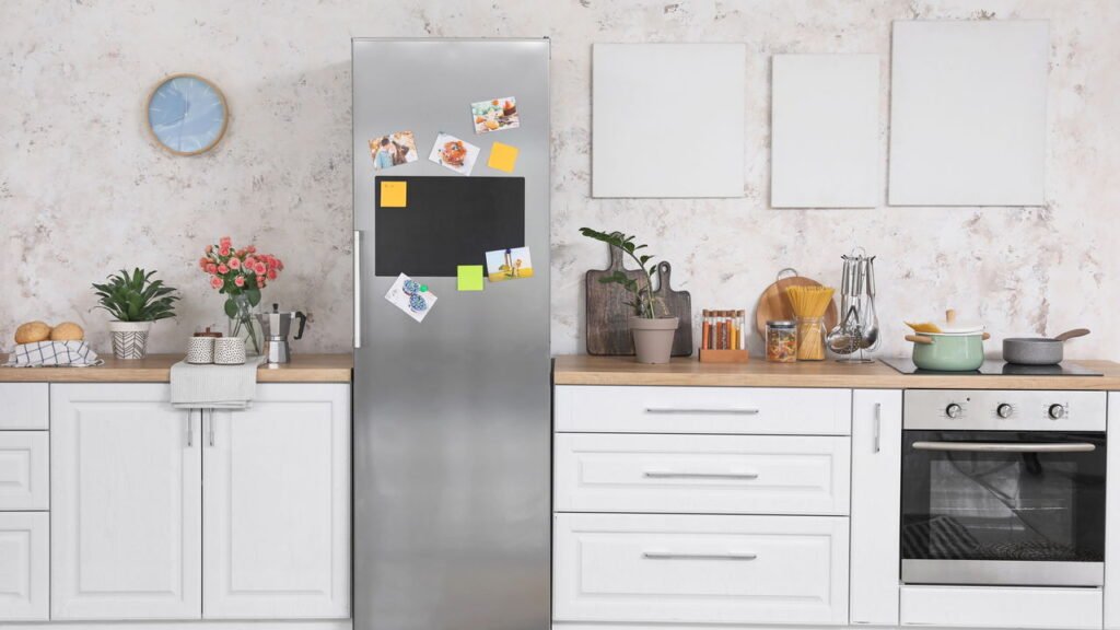 Sua geladeira faz esse barulho durante a noite? Saiba quando se preocupar