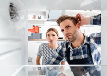 Sua geladeira faz esse barulho durante a noite? Saiba quando se preocupar