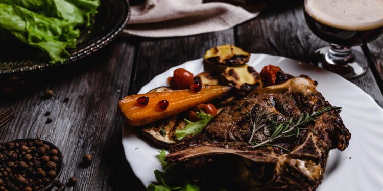 O melhor horário para jantar segundo especialistas em longevidade