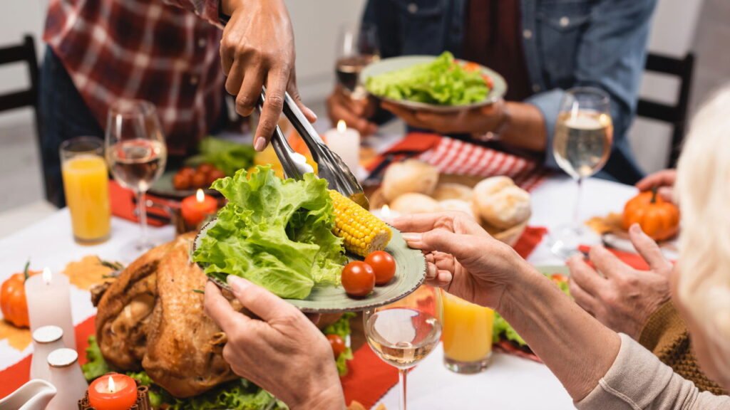 O melhor horário para jantar segundo especialistas em longevidade