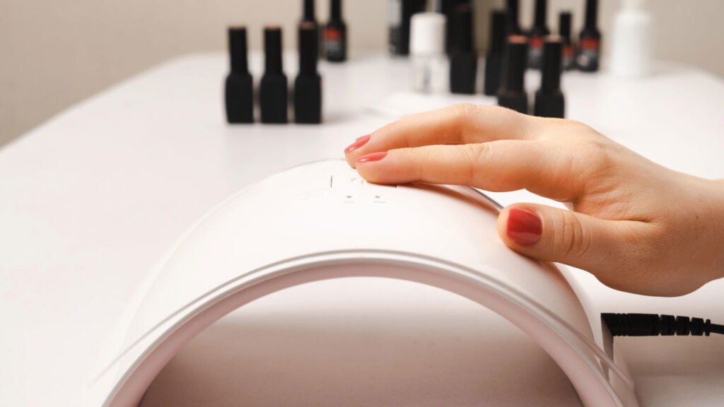 Estudo alerta manicures para uso de lâmpadas UV para fazer unhas
