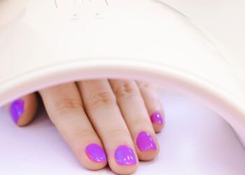 Estudo alerta manicures para uso de lâmpadas UV para fazer unhas
