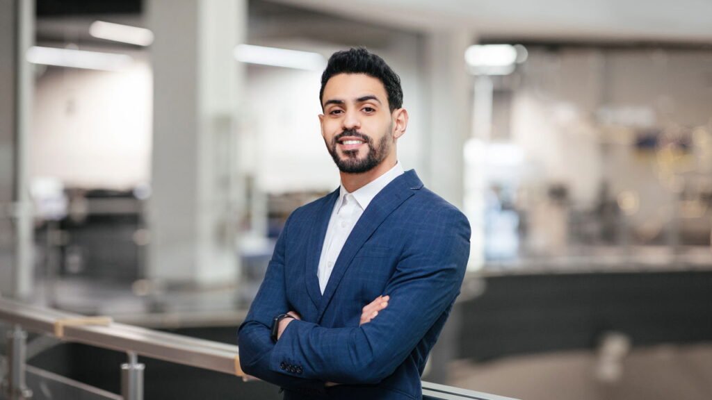 Essas são as roupas certas que elevam sua confiança e autoridade no trabalho