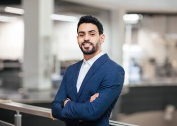 Essas são as roupas certas que elevam sua confiança e autoridade no trabalho