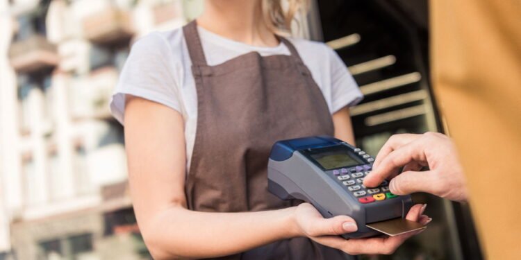 Golpe da maquininha se espalha pelo Brasil e já causou prejuízo bilionário