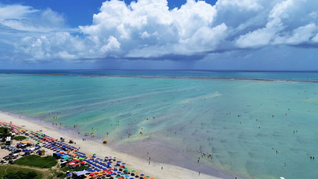 Cidade nordestina que mais parece o caribe e atrai turistas do mundo todo