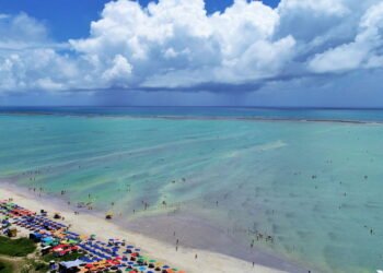 Cidade nordestina que mais parece o caribe e atrai turistas do mundo todo