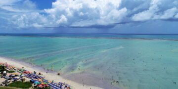 Cidade nordestina que mais parece o caribe e atrai turistas do mundo todo