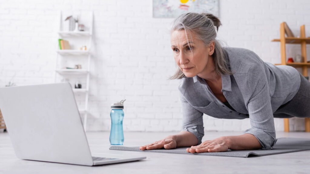 Exercícios essenciais para mulheres após os 50 anos