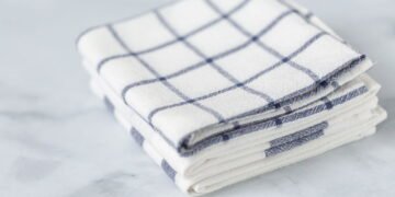 Como recuperar panos de prato encardidos e sem vida