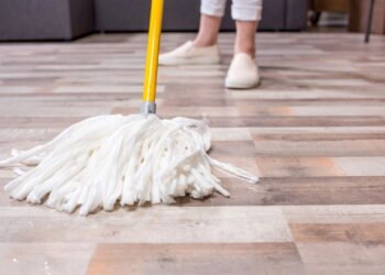 O jeito mais eficaz de deixar seu piso brilhando sem gastar muito