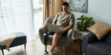 O erro diário ao sentar que está prejudicando sua coluna sem perceber