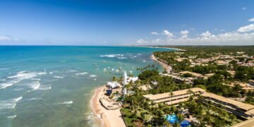Essa praia está encantando o Brasil e fica a apenas 1h30 de Salvador