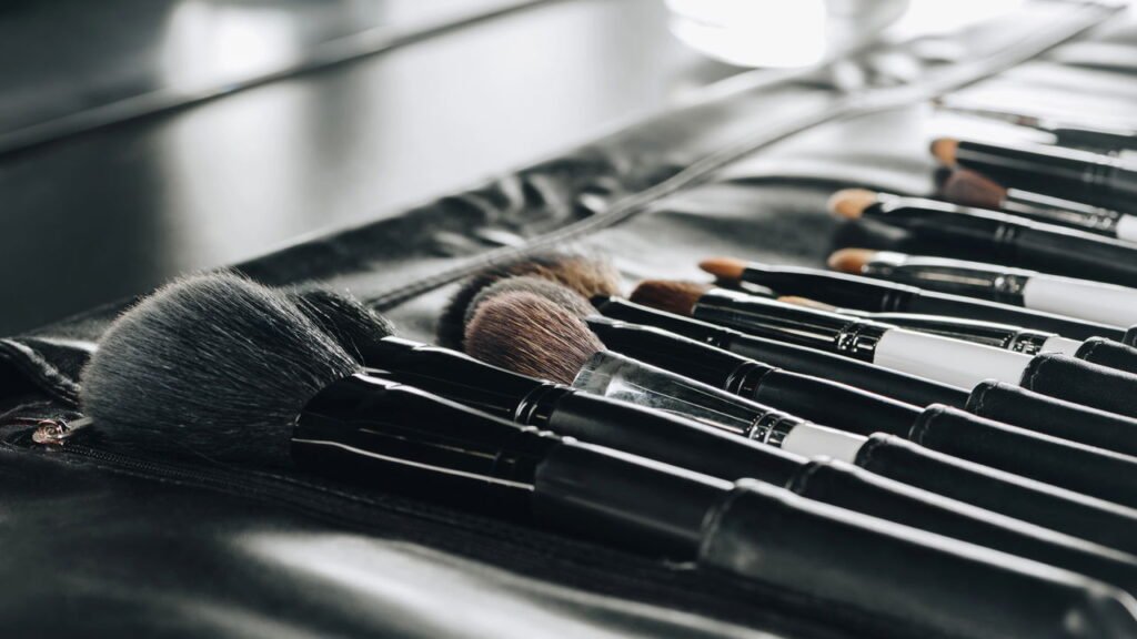 Produtos de beleza que prometem juventude mas acabam envelhecendo você