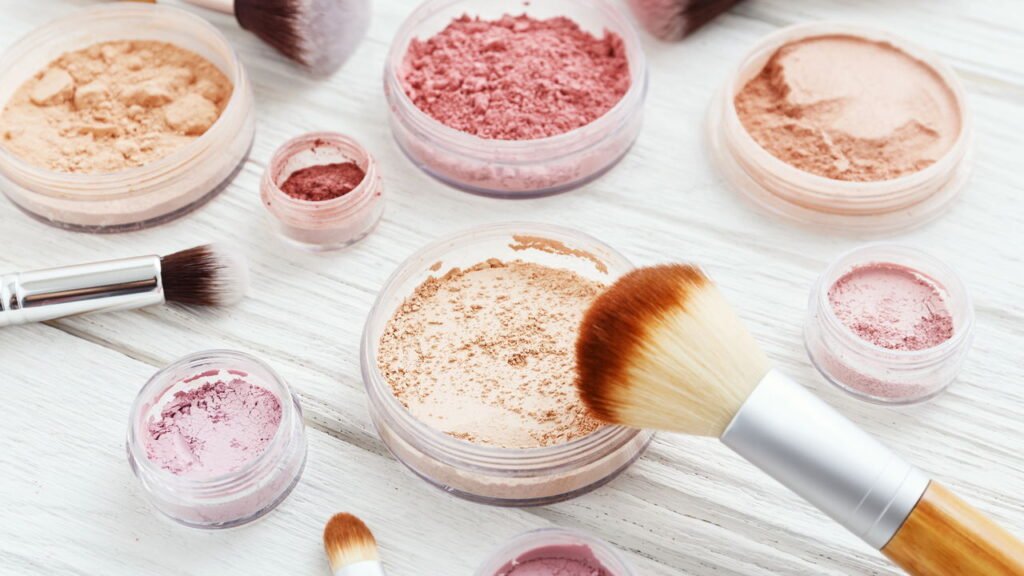 Produtos de beleza que prometem juventude mas acabam envelhecendo você